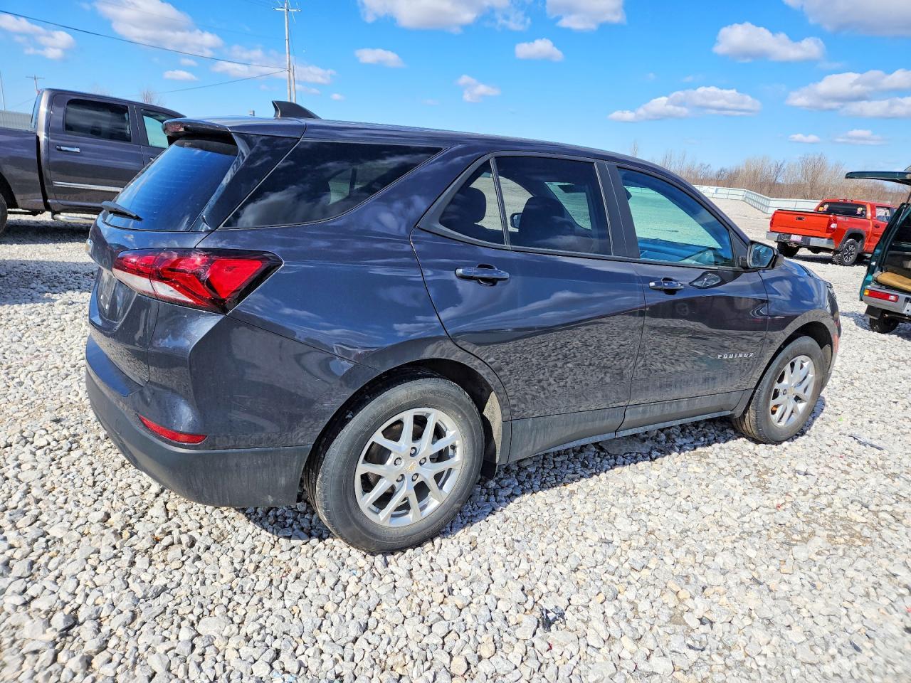 2022 Chevrolet Equinox Ls - Фото 3