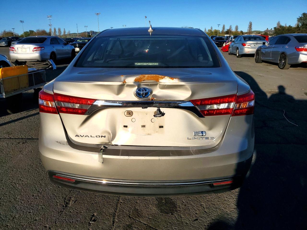 2013 Toyota Avalon Hybrid Limited - Image 6