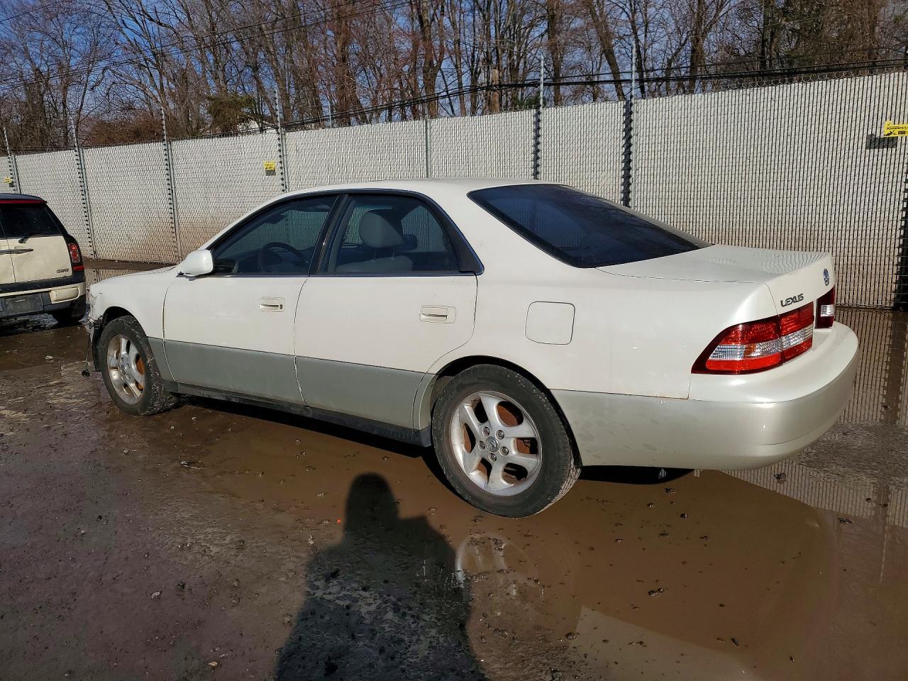 2001 Lexus Es 300 Base - Image 2