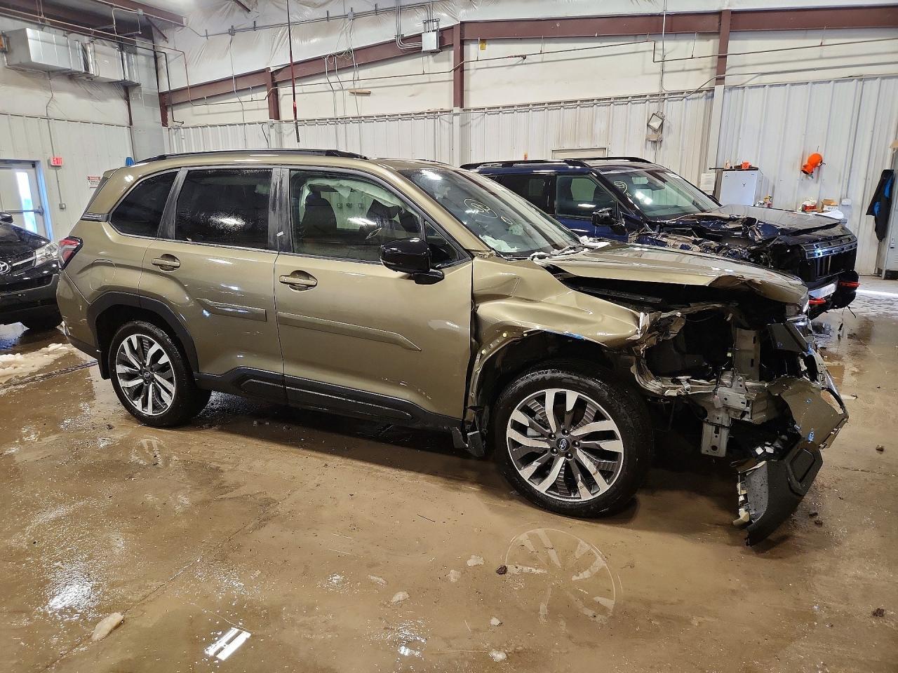 2025 Subaru Forester Touring - Фото 4