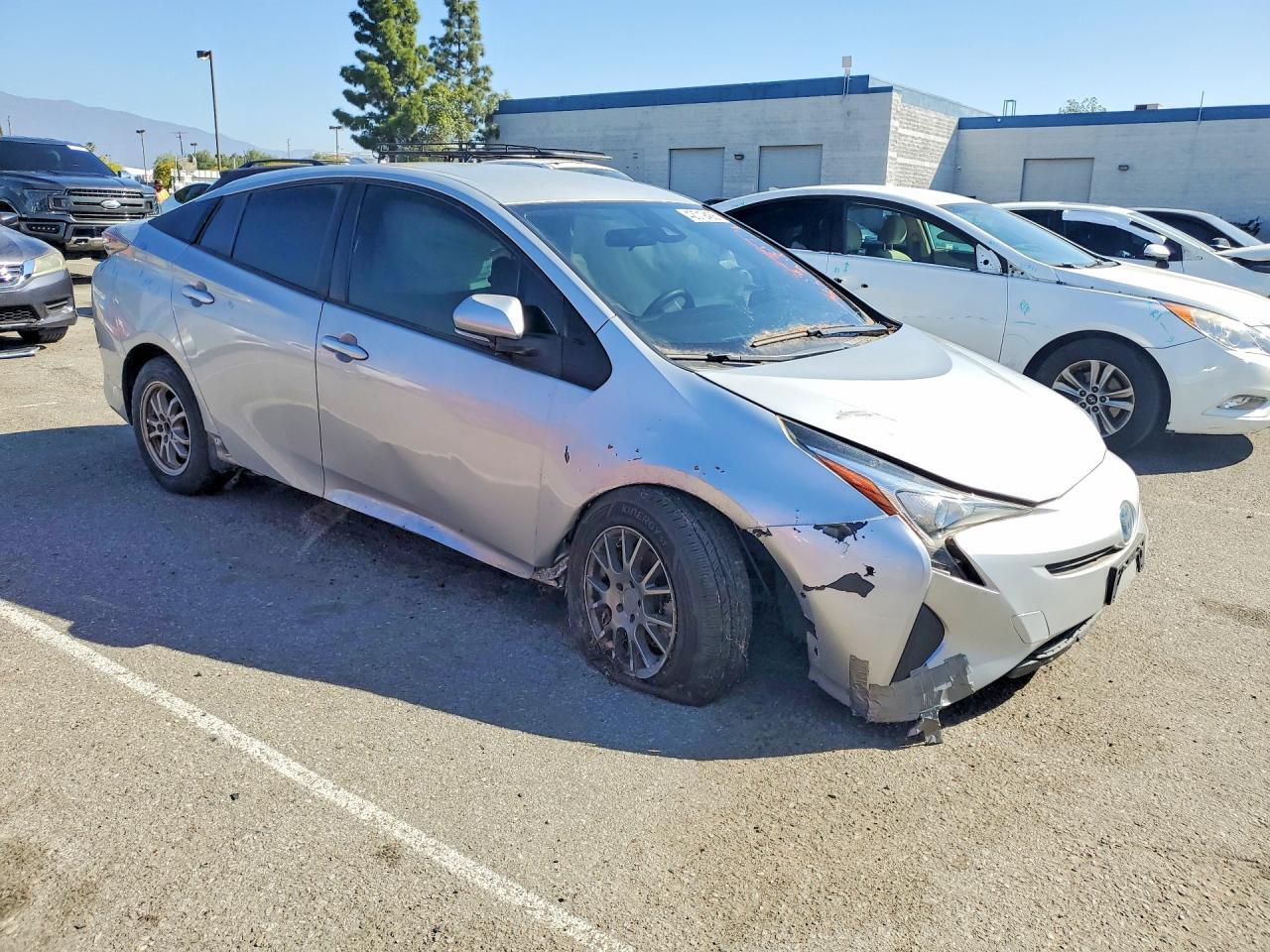2017 Toyota Prius One - Фото 4