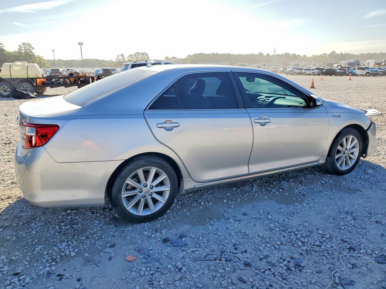2012 Toyota Camry Hybrid Xle - Фото 3