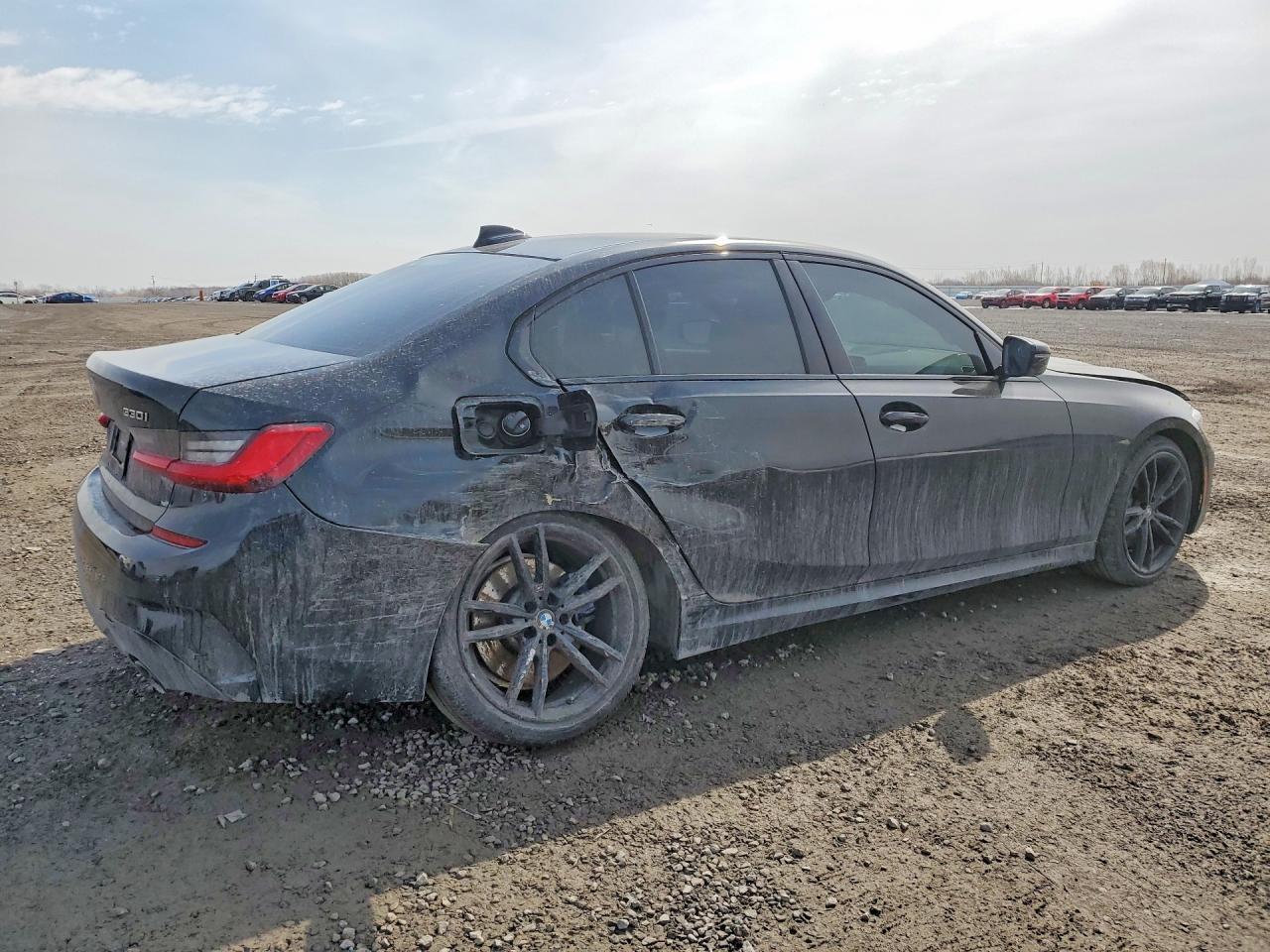 2020 BMW 330Xi - Фото 3