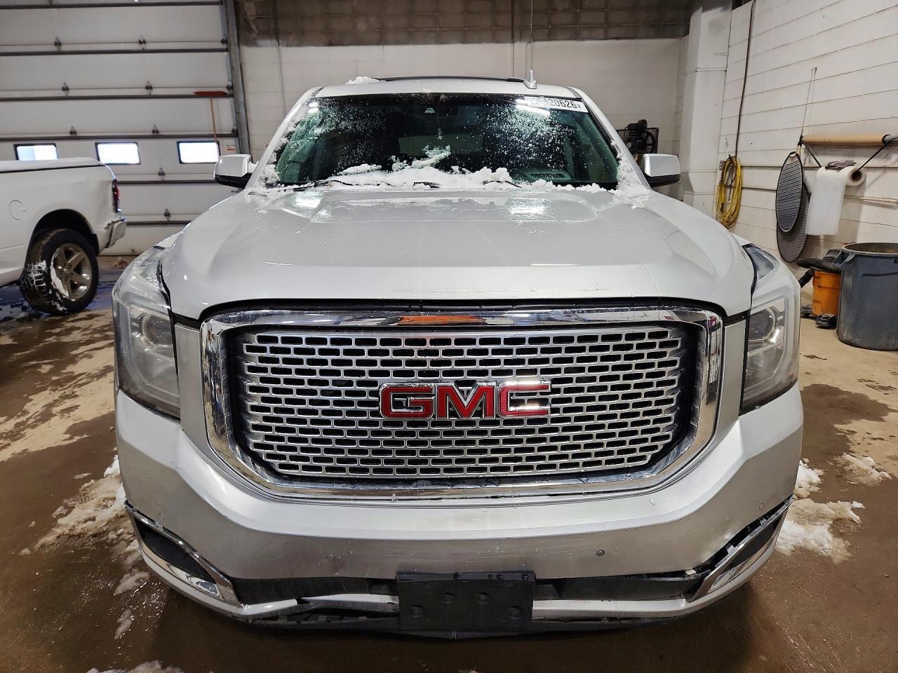 2016 GMC Yukon Denali - Image 5