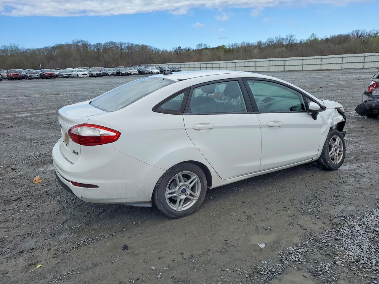 2017 Ford Fiesta Se - Image 3