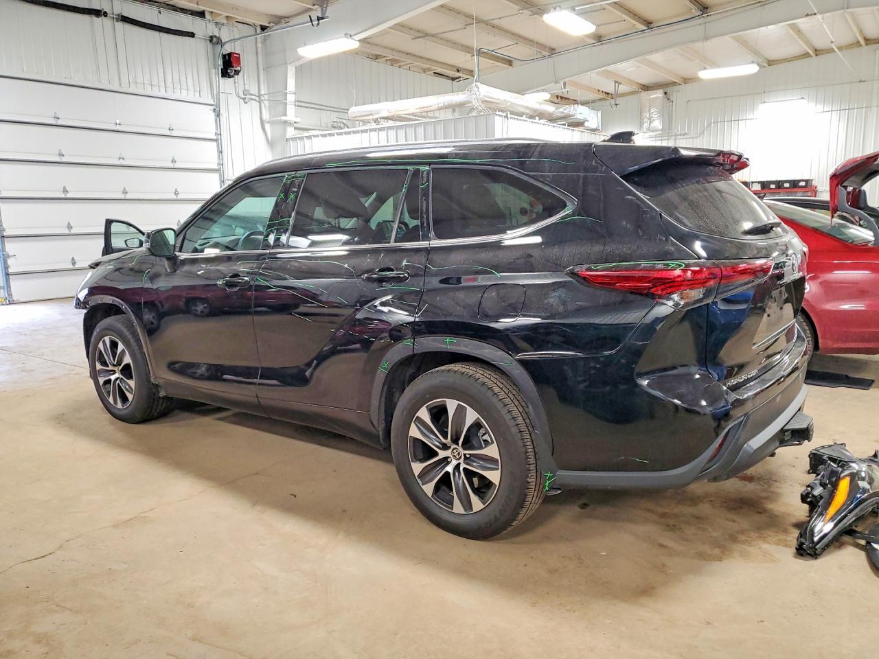 2021 Toyota Highlander Xle - Фото 2