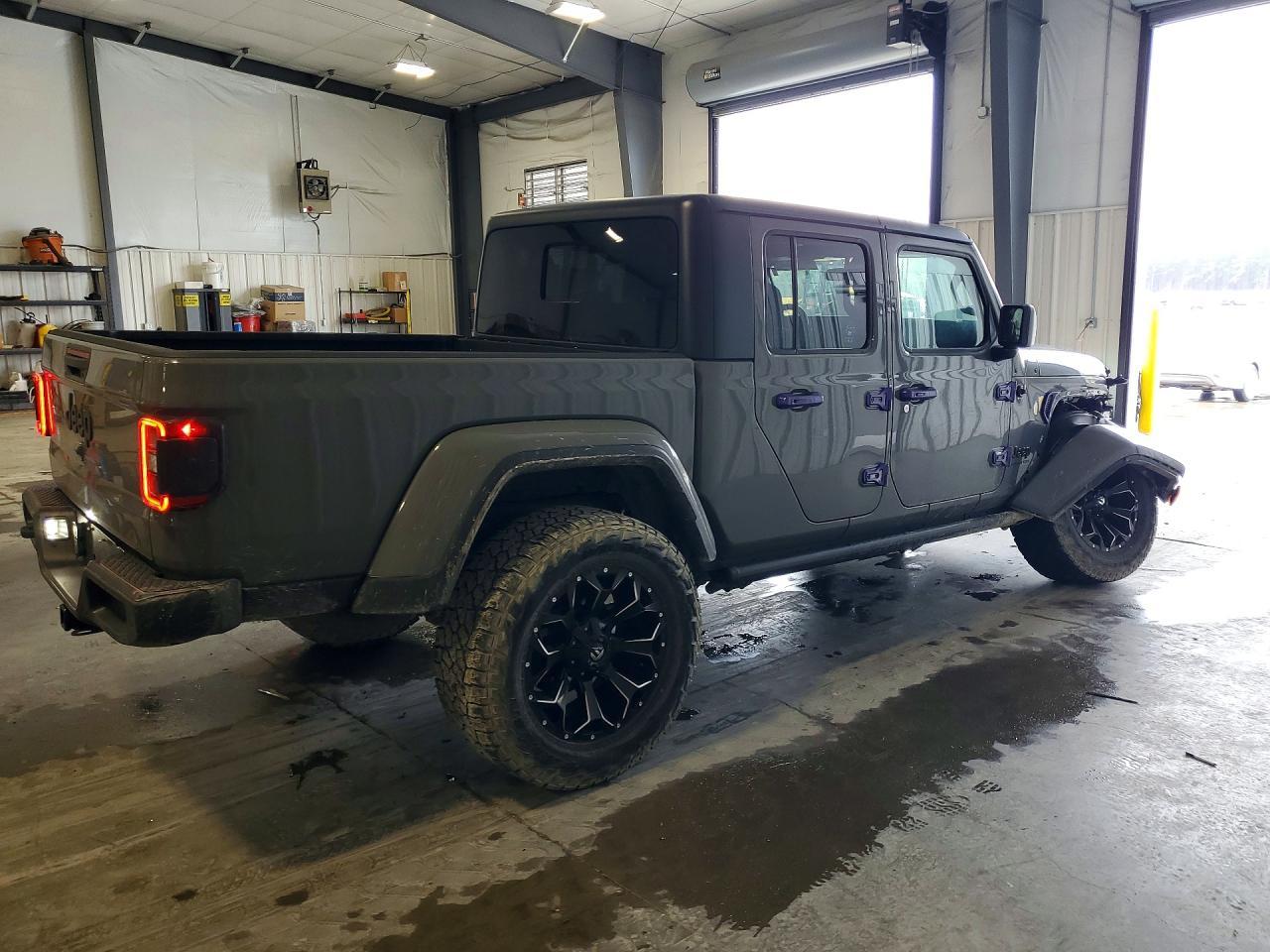 2021 Jeep Gladiator - Image 3