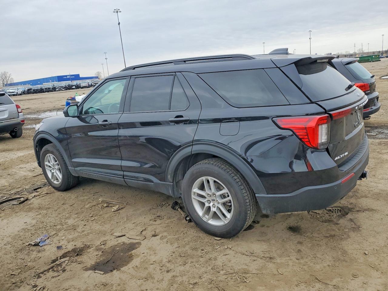 2026 Ford Explorer Active - Image 2