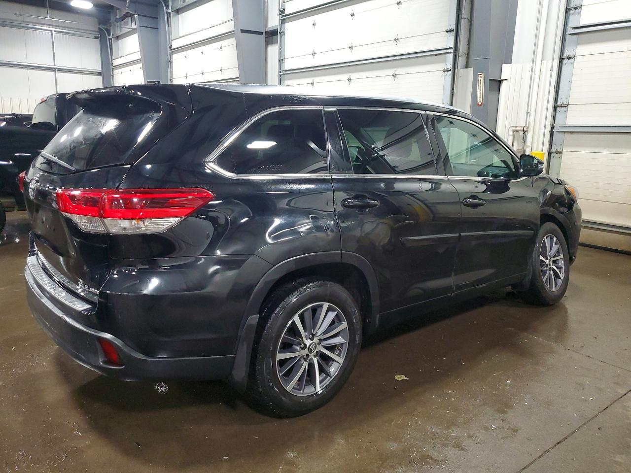 2018 Toyota Highlander Xle - Image 3