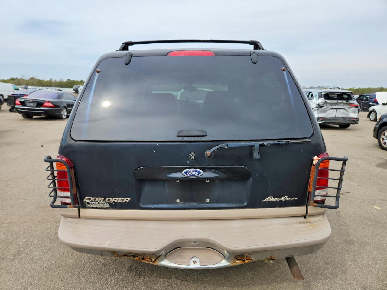 2000 Ford Explorer Eddie Bauer - Image 6