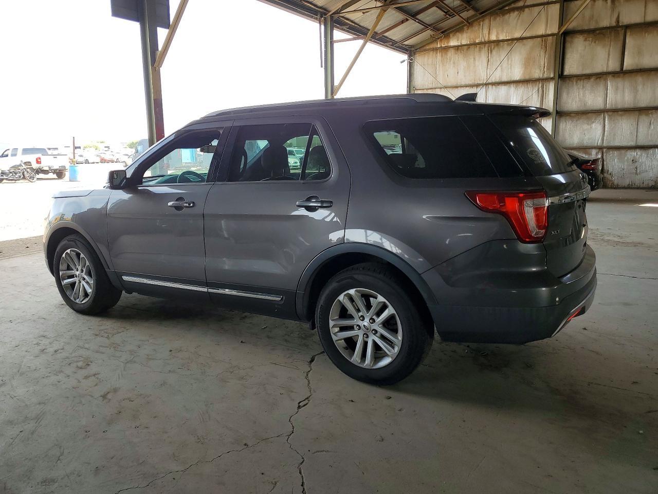 2016 Ford Explorer Xlt - Фото 2
