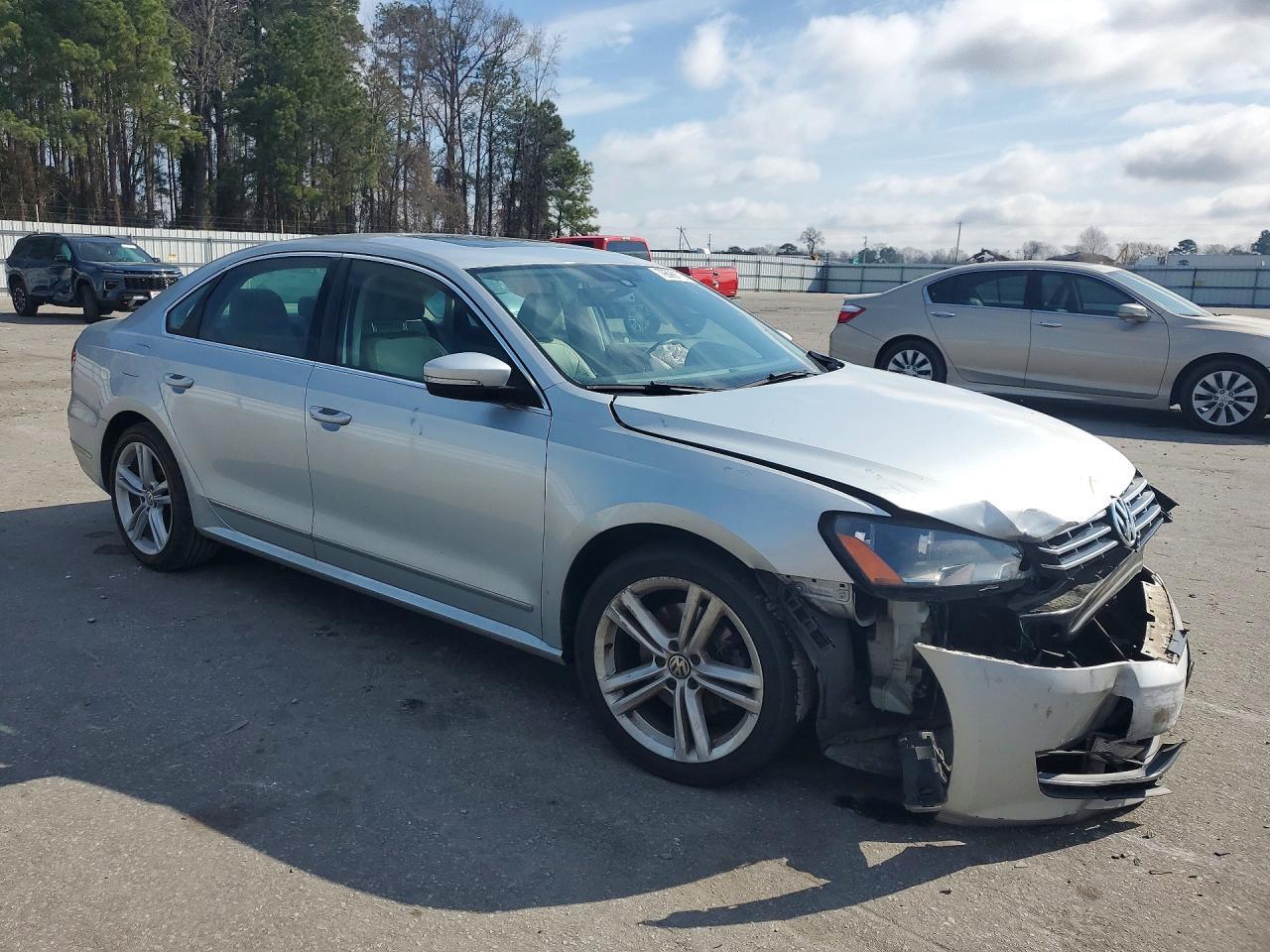 2014 Volkswagen Passat - Image 4