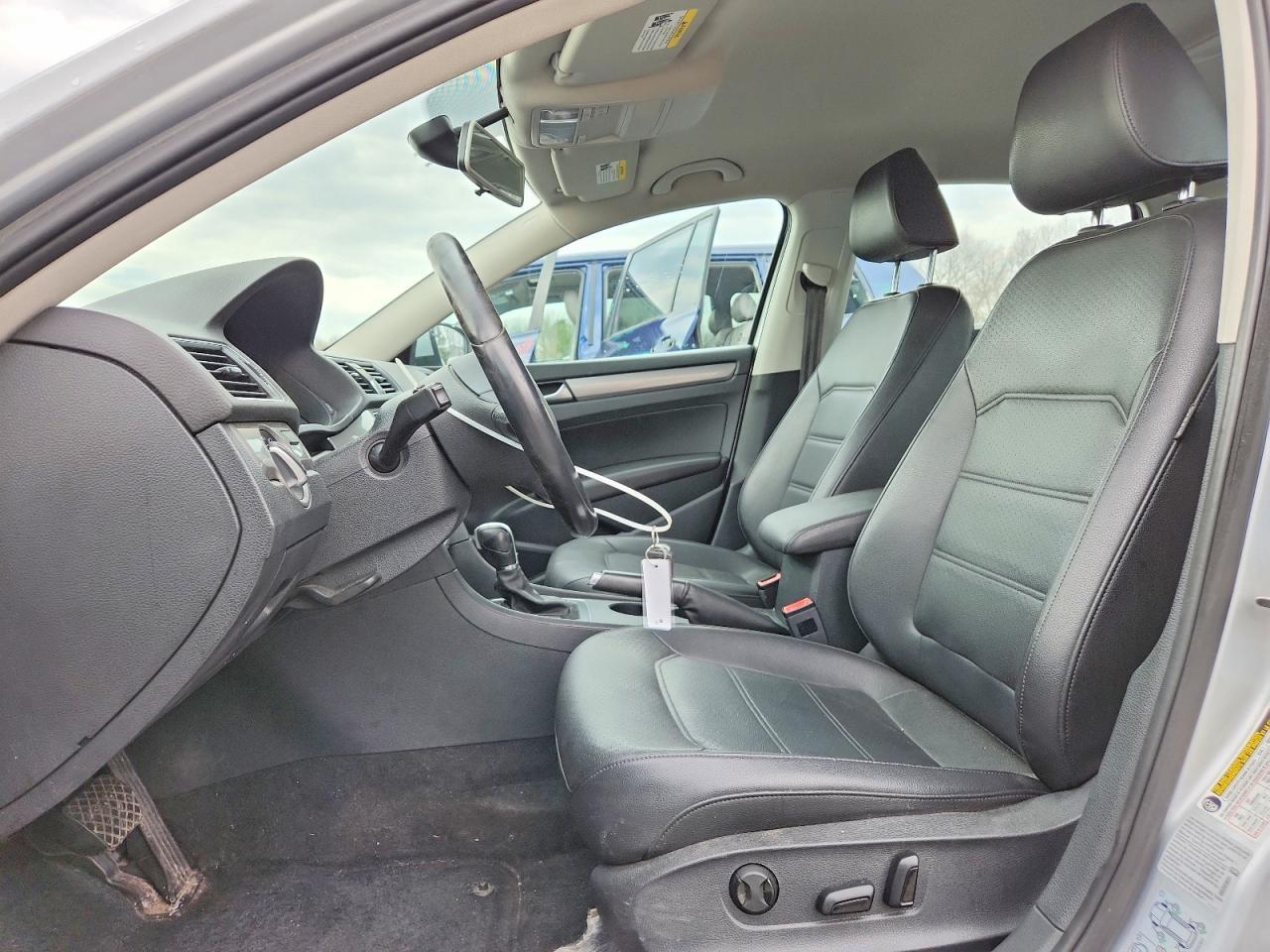 2015 Volkswagen Passat S - Фото 7