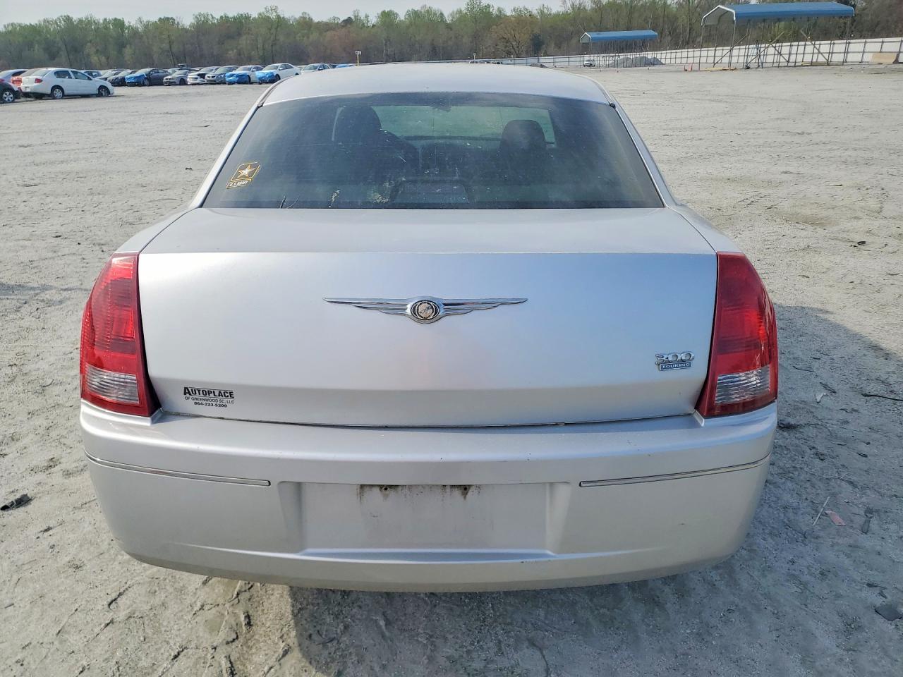 2006 Chrysler 300 Touring - Image 6