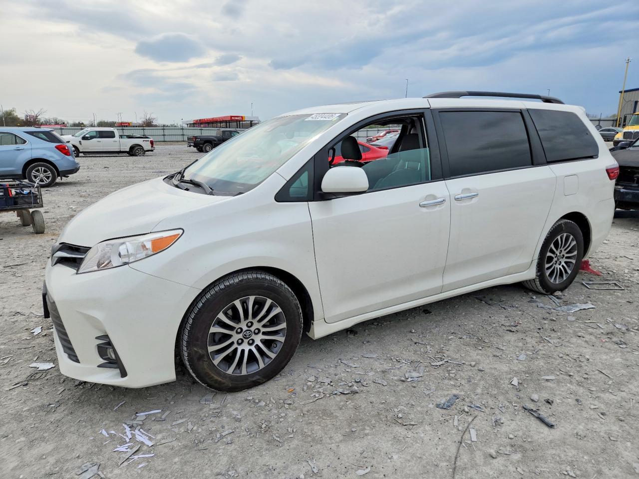 2020 Toyota Sienna Xle 8-Passenger