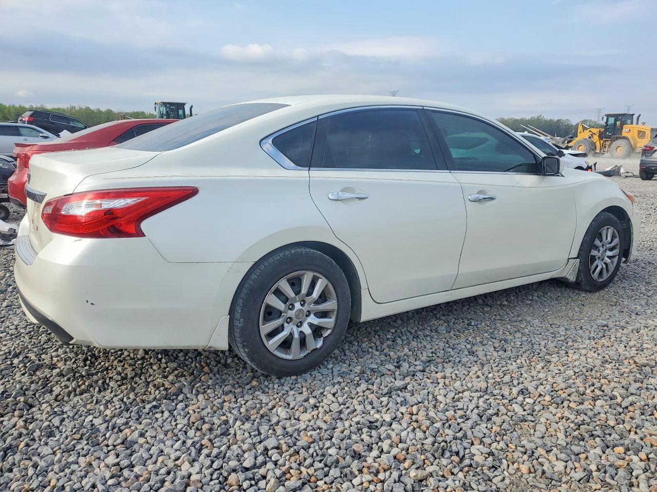 2016 Nissan Altima 2.5 S - Фото 3