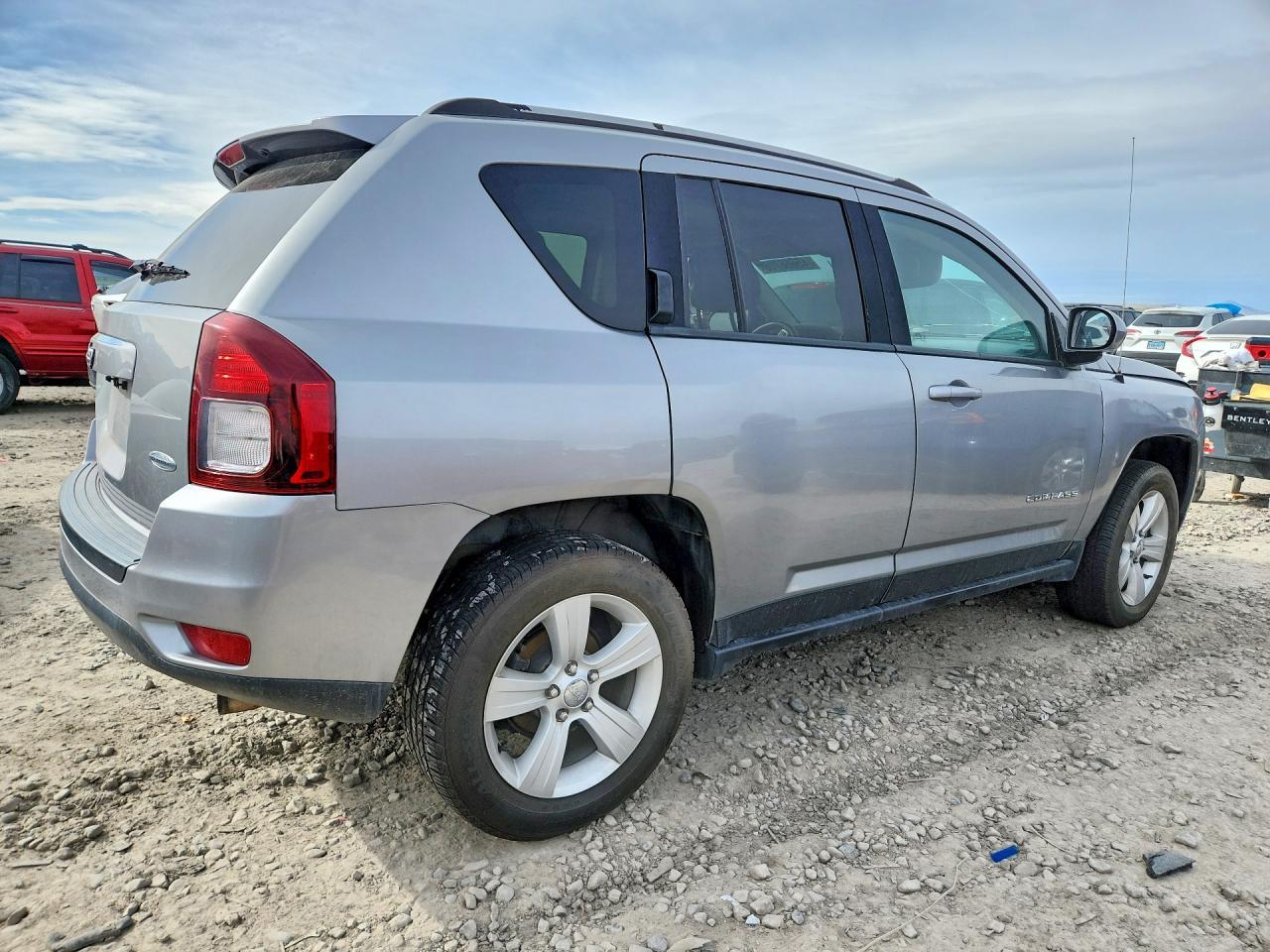 2016 Jeep Compass Latitude - Image 3