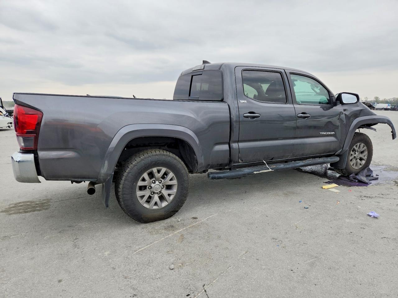 2018 Toyota Tacoma Sr5 V6 - Image 3