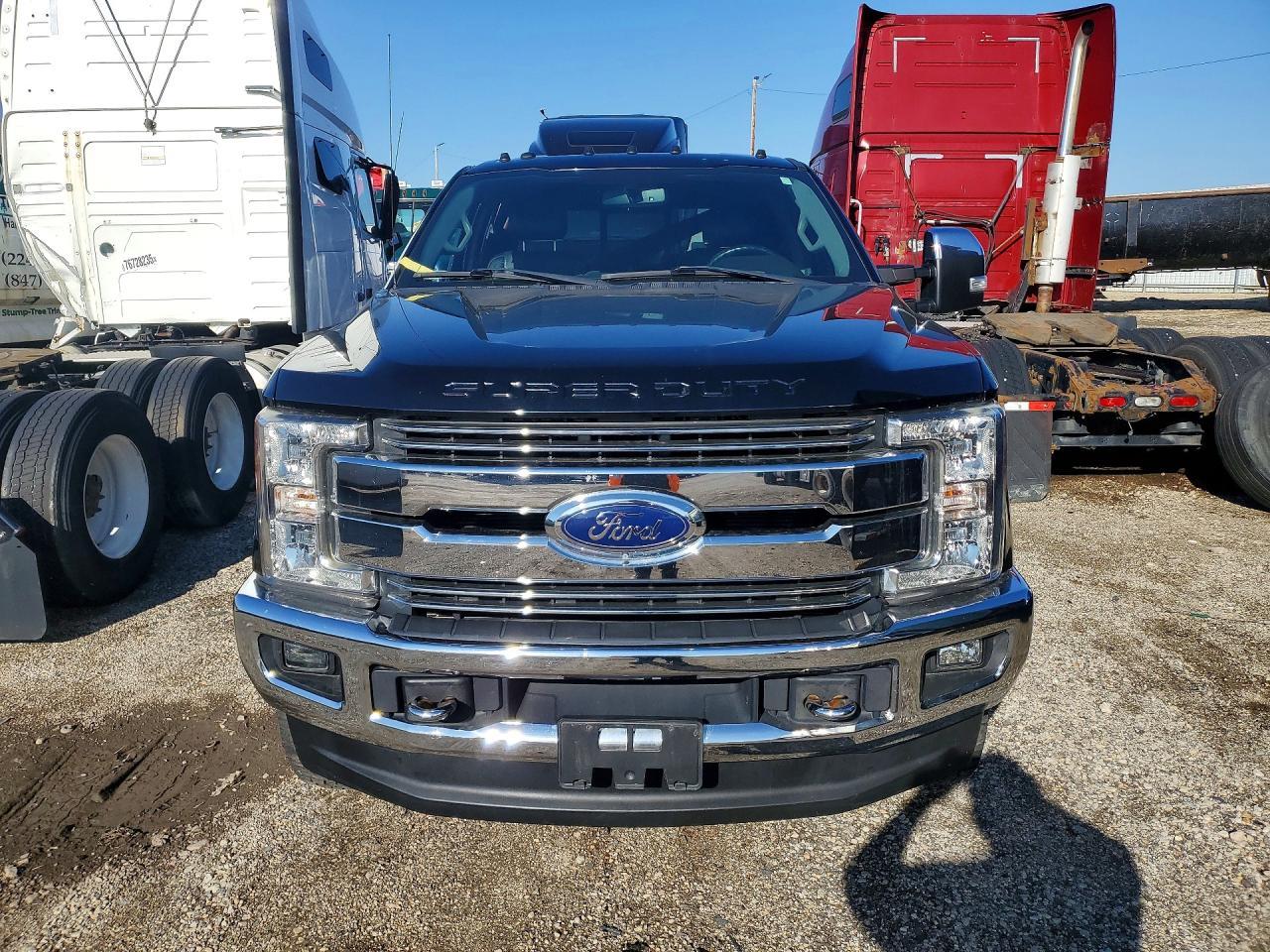 2017 Ford F350 Super Duty - Image 5