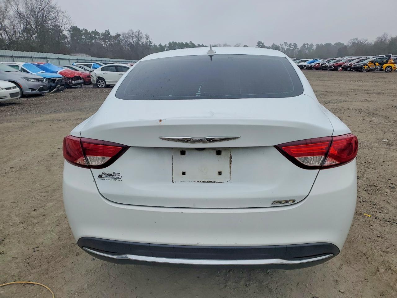 2017 Chrysler 200 - Image 6