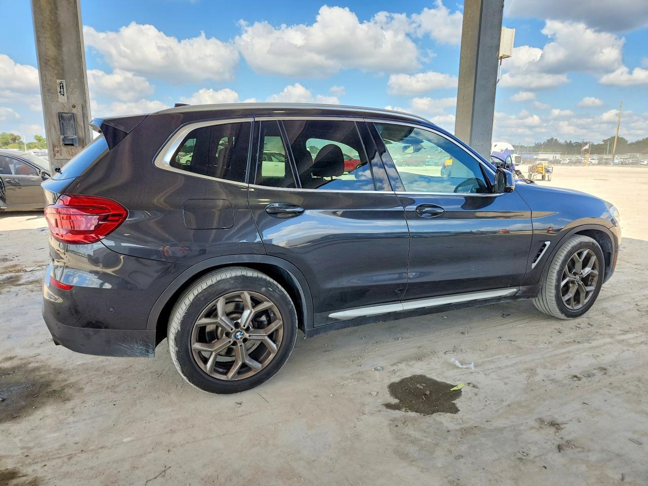 2021 BMW X3 Sdrive30I - Фото 3