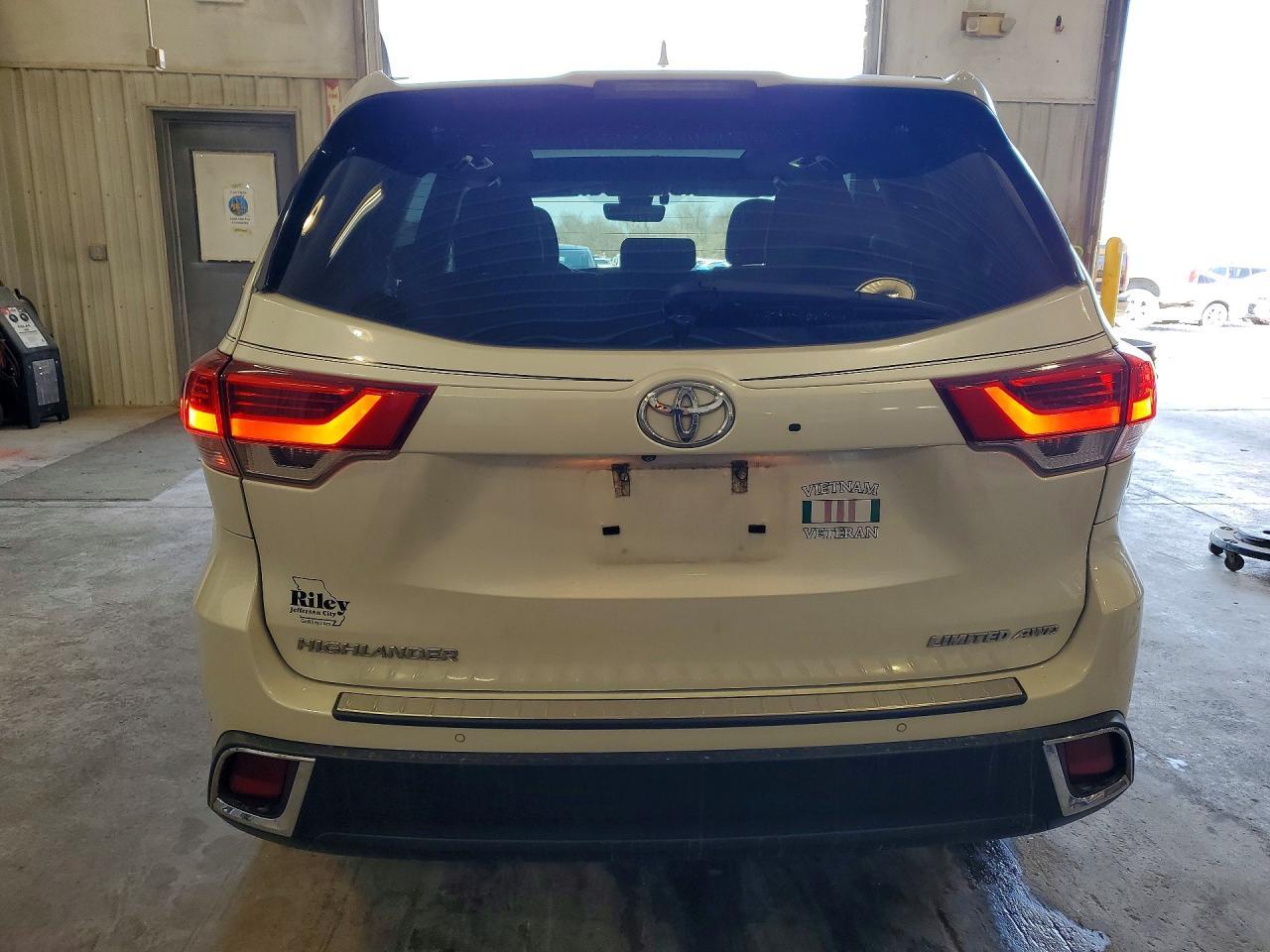 2019 Toyota Highlander Limited Platinum - Фото 6