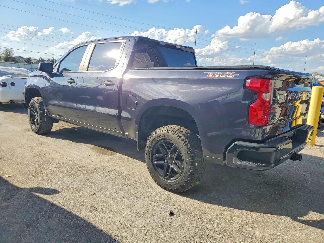2022 Chevrolet Silverado K1500 Trail Boss Custom - Фото 2