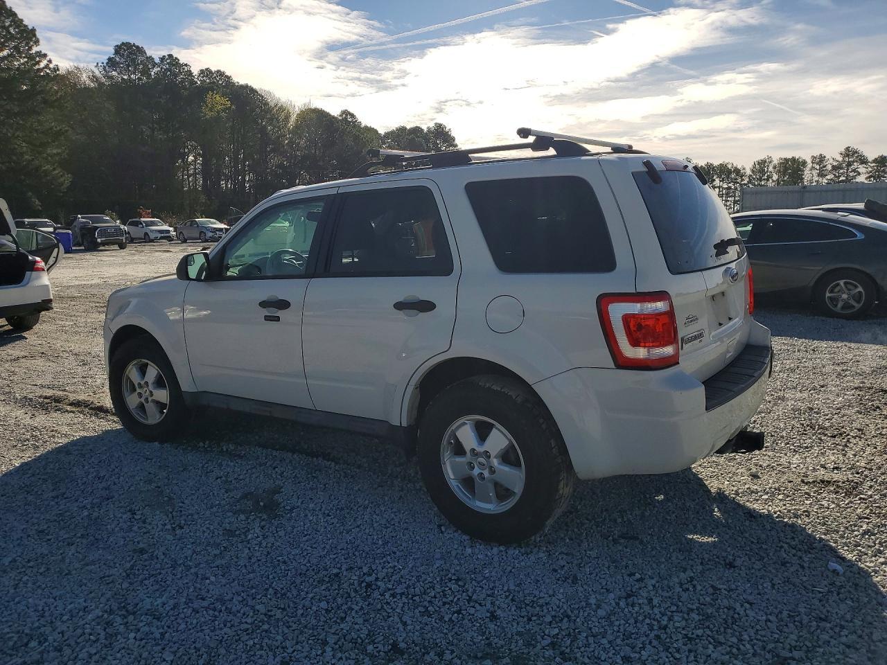 2011 Ford Escape Xlt - Image 2