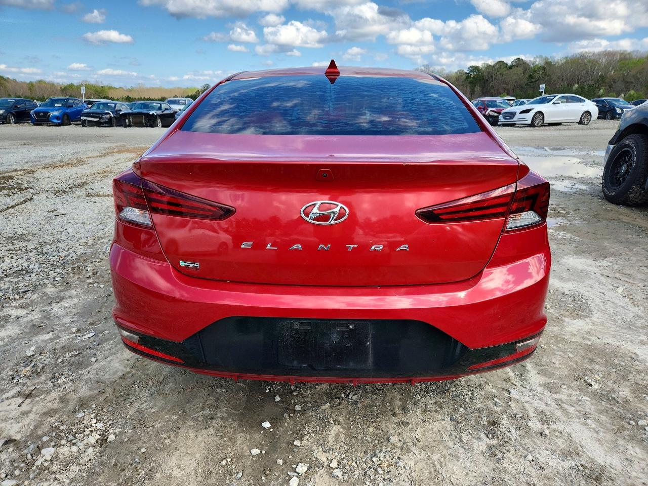 2019 Hyundai Elantra Se - Image 6