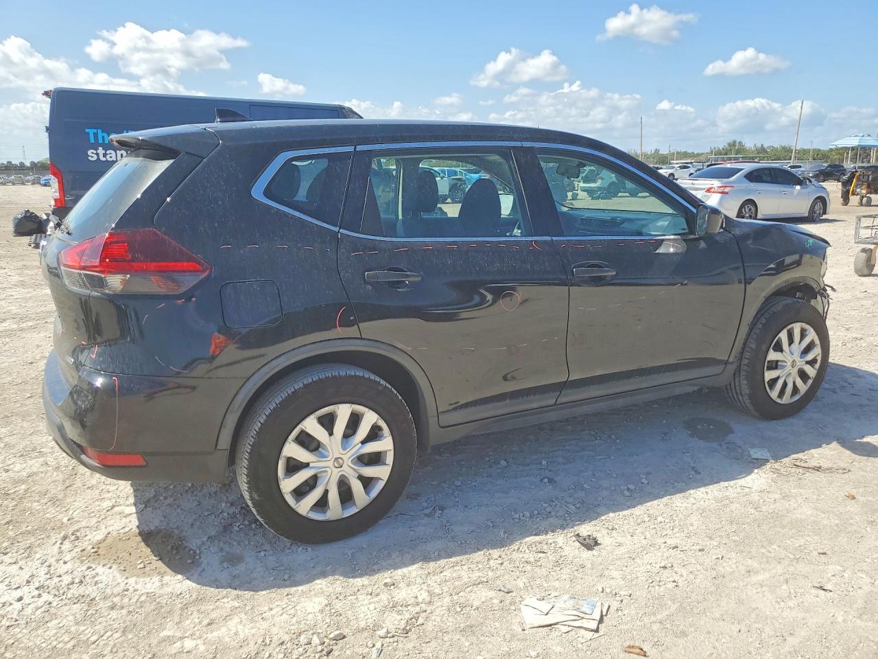 2018 Nissan Rogue S - Фото 3