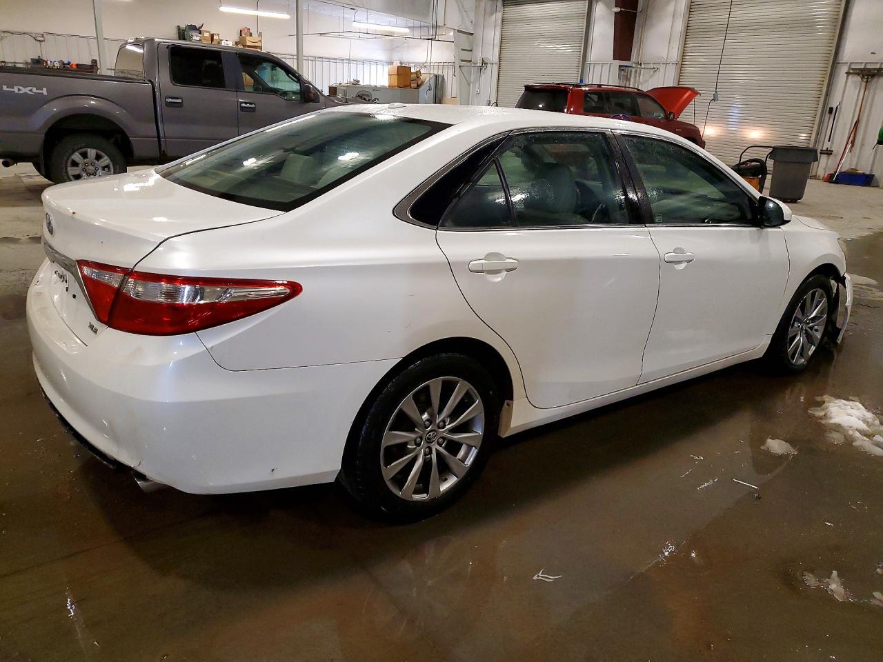 2015 Toyota Camry Xle - Image 3
