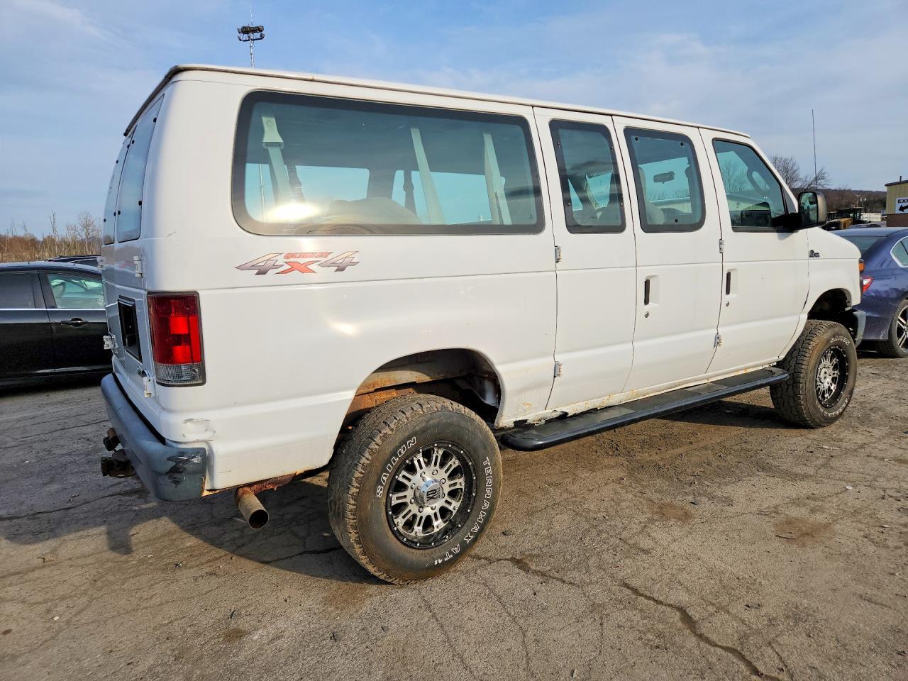 2012 Ford Econoline E350 Super Duty Wagon - Фото 3
