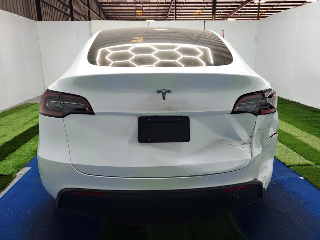 2023 Tesla Model Y - Фото 6