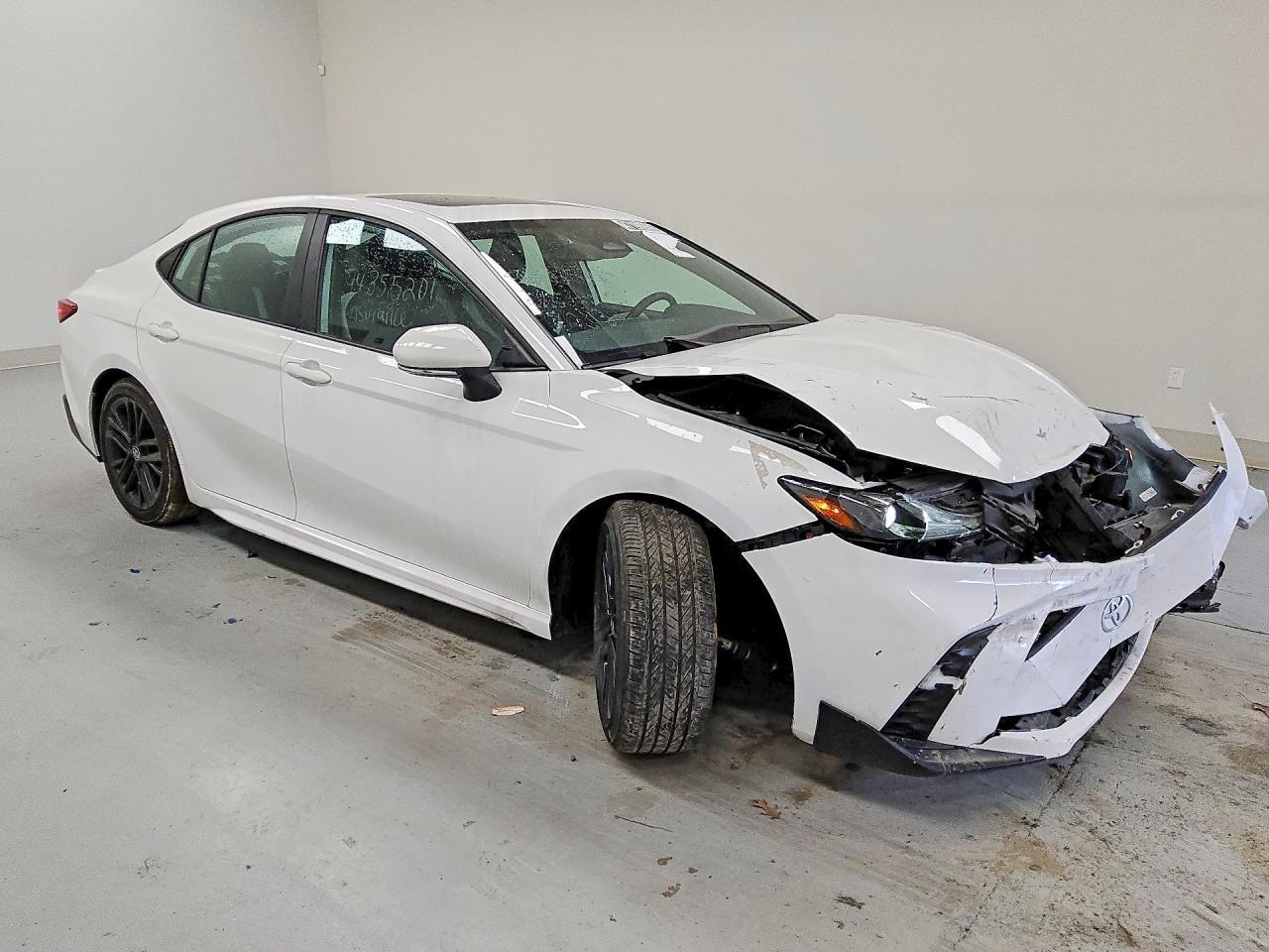 2025 Toyota Camry Se - Image 4
