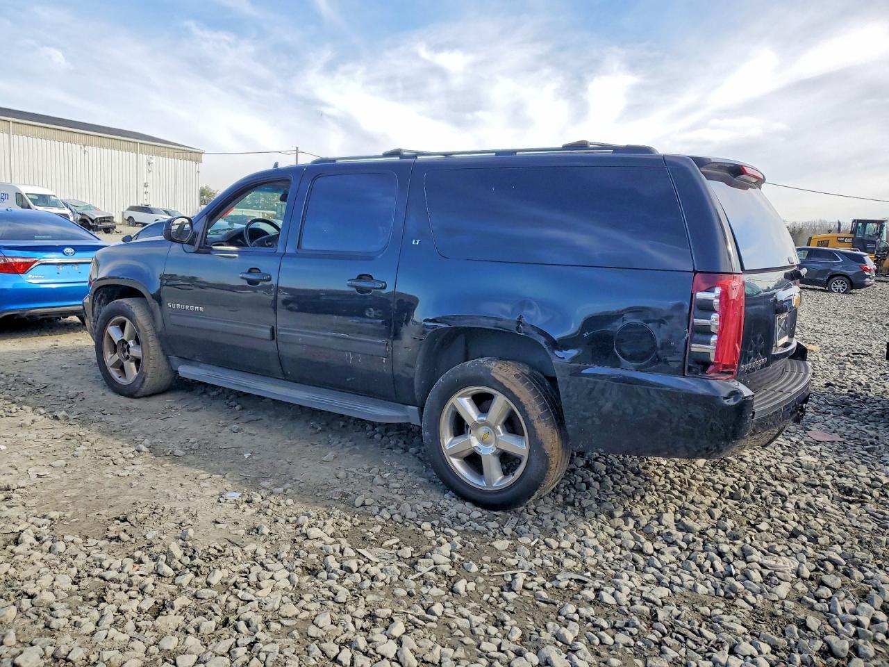 2013 Chevrolet Suburban K1500 Lt - Image 2