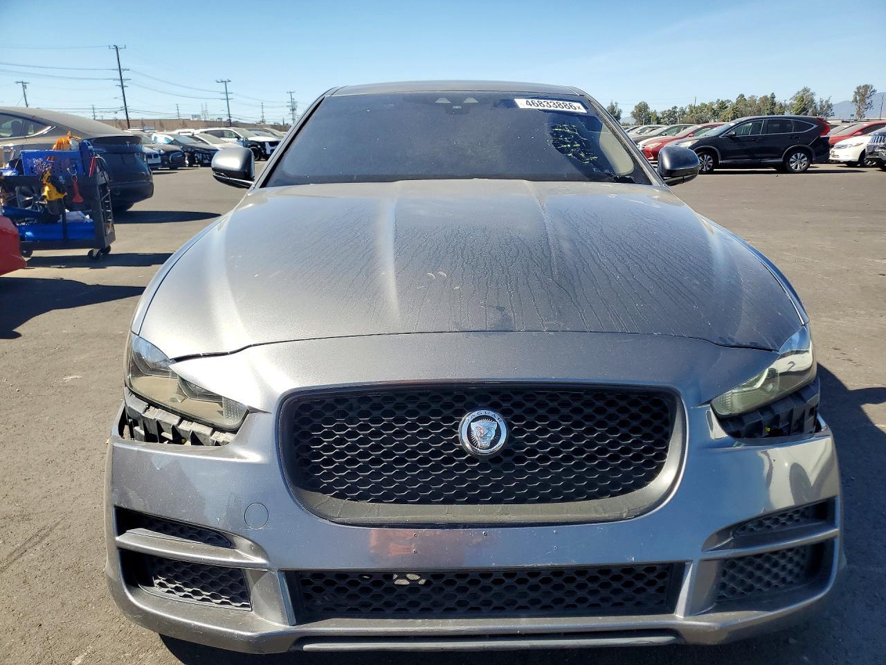 2017 Jaguar Xe Premium - Фото 5