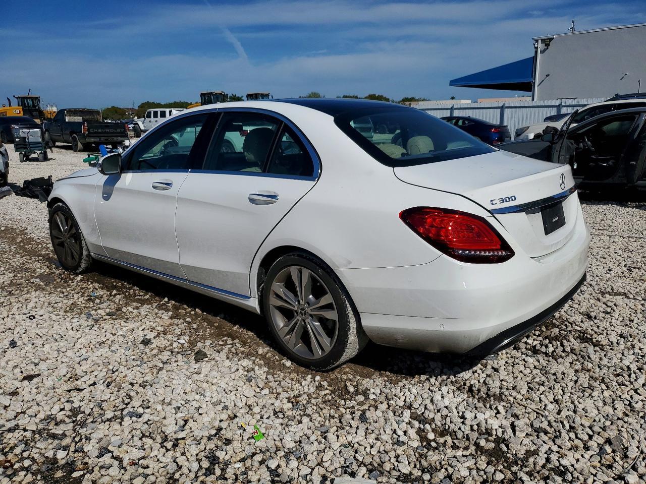 2020 Mercedes-Benz C 300 - Фото 2