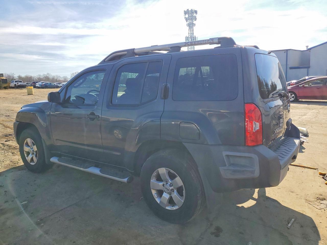 2010 Nissan Xterra X - Фото 2