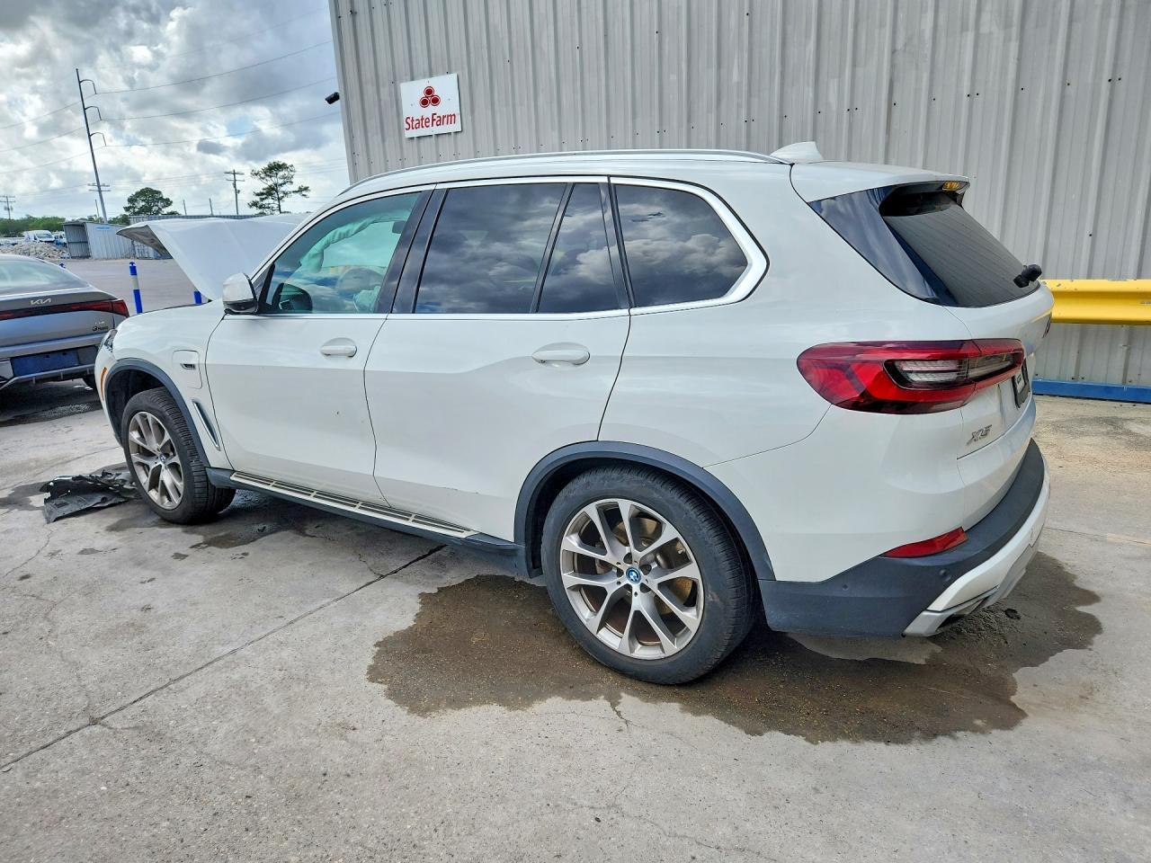 2023 BMW X5 xDrive45E - Image 2