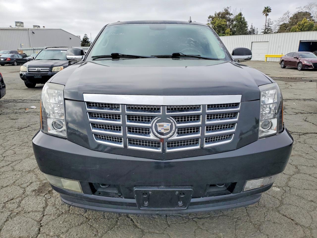 2011 Cadillac Escalade Esv Premium - Image 5