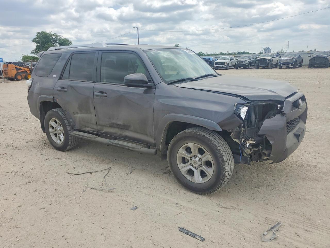2018 Toyota 4Runner Sr5 - Image 4