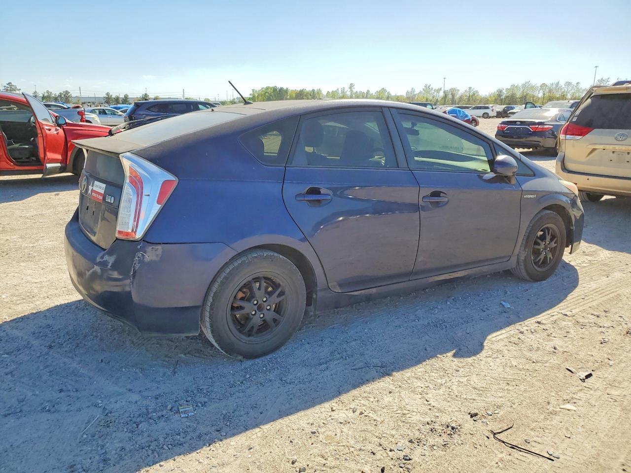 2013 Toyota Prius Two - Фото 3
