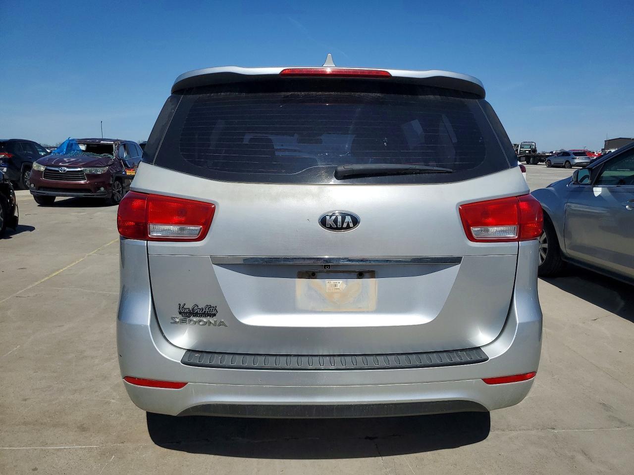 2017 Kia Sedona - Image 6