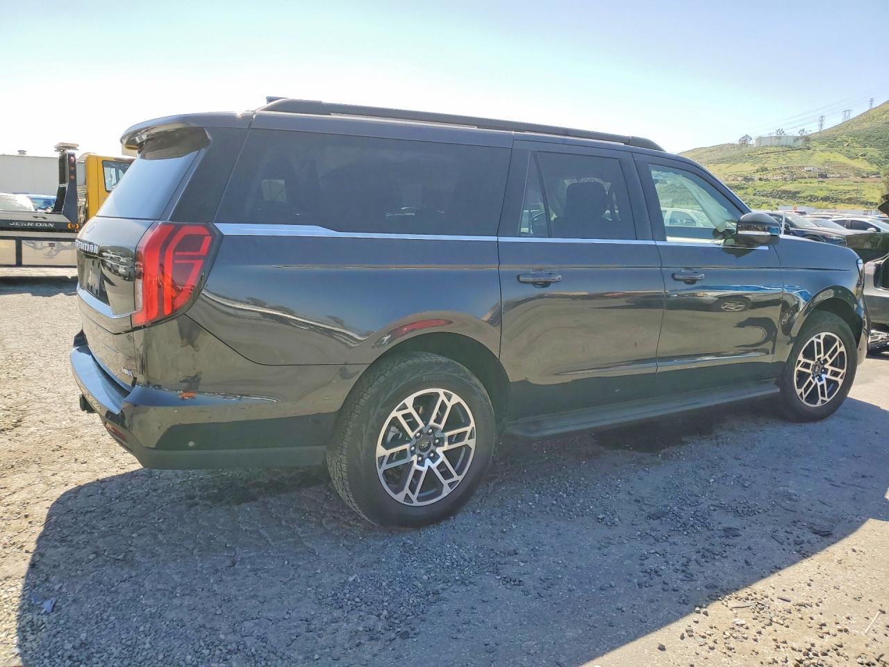 2025 Ford Expedition Max Active - Image 3