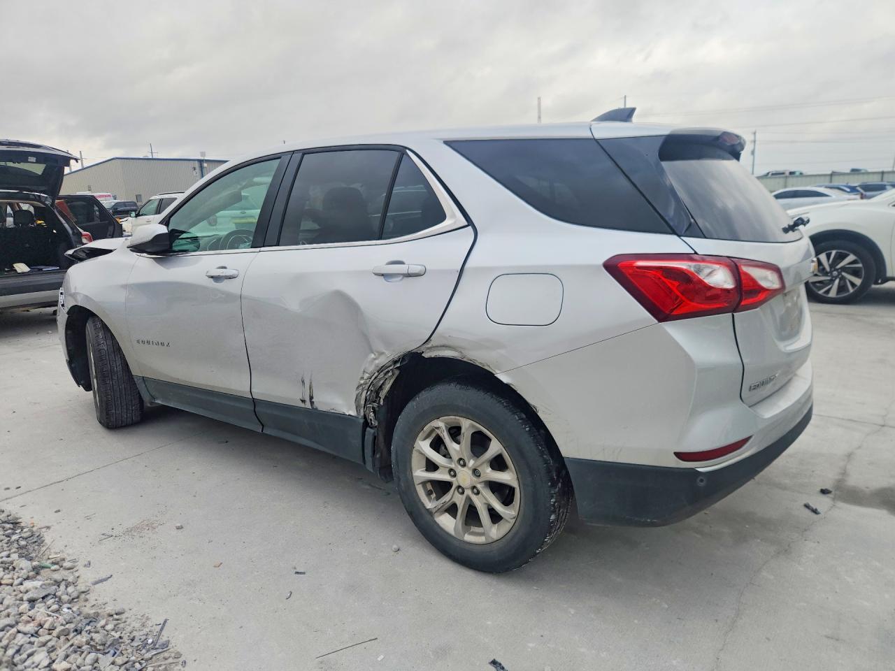 2020 Chevrolet Equinox Lt - Image 2