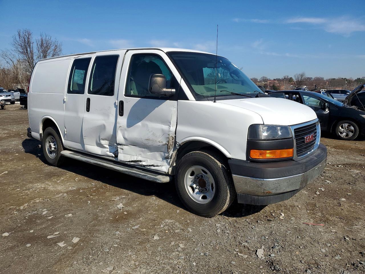 2017 GMC Savana 2500 Cargo Utility / Service Van - Image 4