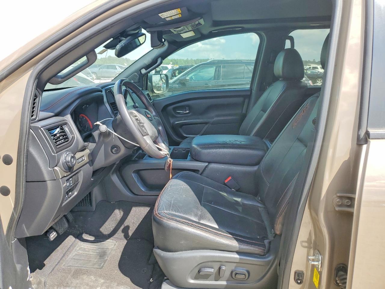 2021 Nissan Titan Pro-4X - Фото 7
