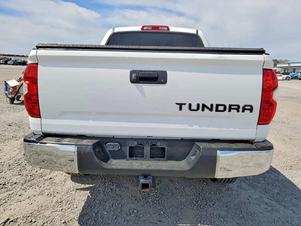 2018 Toyota Tundra Sr5 - Image 6