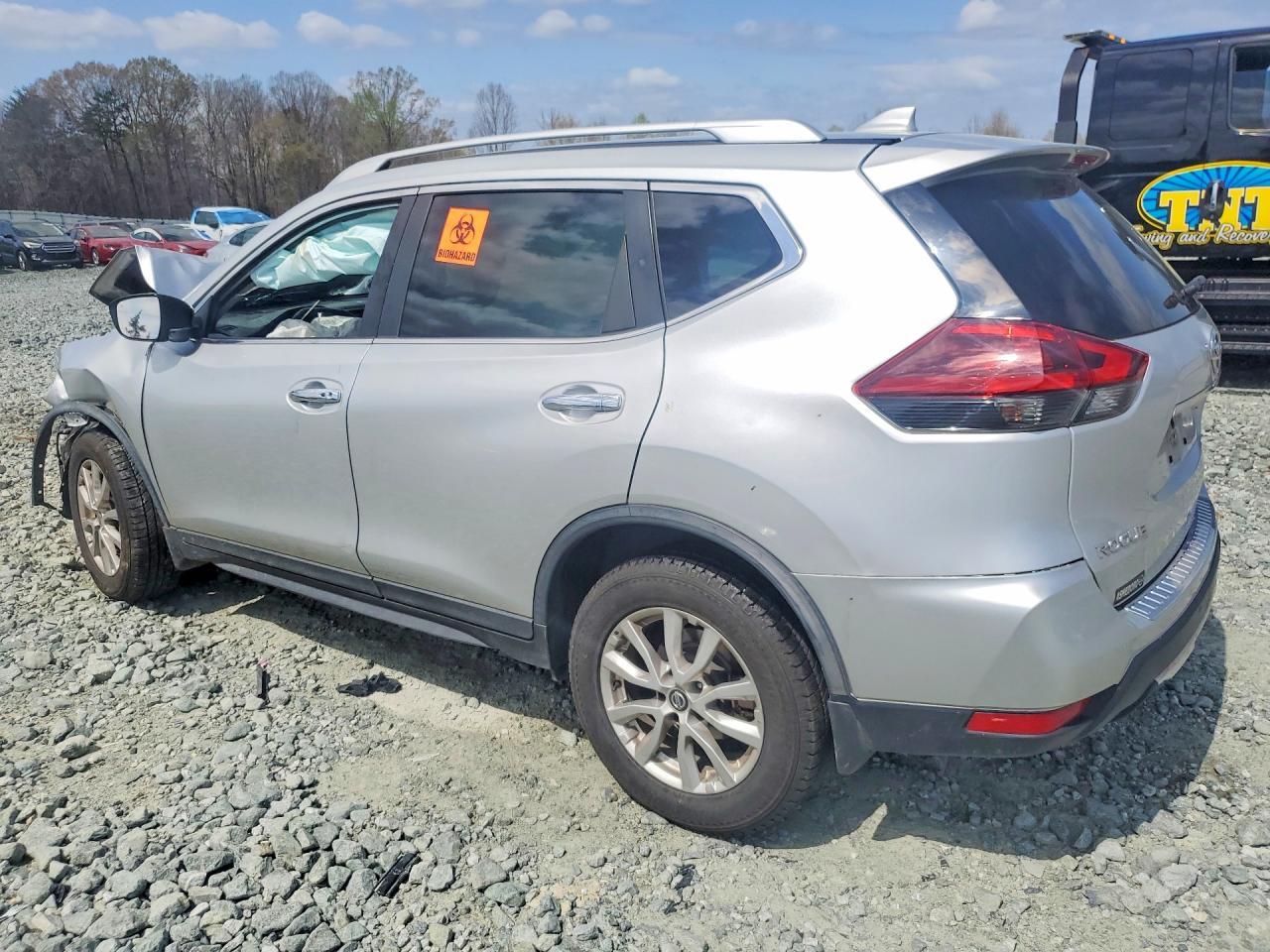 2018 Nissan Rogue Sv - Image 2
