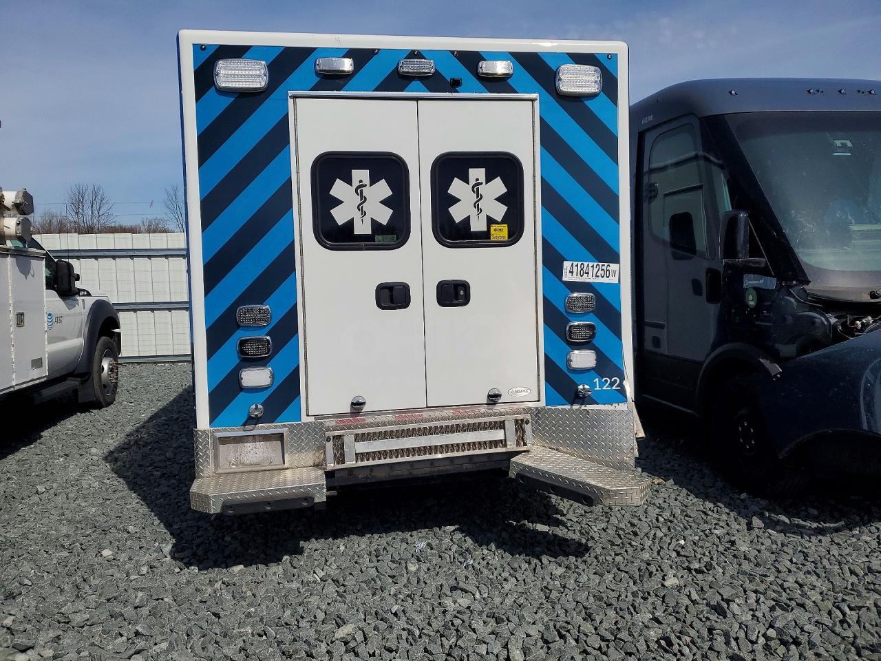 2022 Ford E350 Ambulance - Фото 6